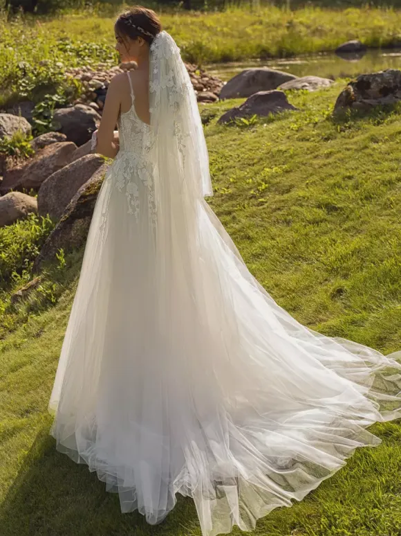 Boho Wedding Dress Tulle Lace A-Line With Train Natural Waist Zipper Sleeveless Square Neck Ivory