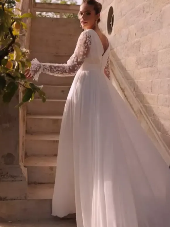 Boho Wedding Dress With Train A-Line Long Sleeves Lace V-Neck Bridal Dresses