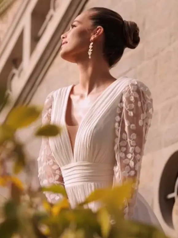 Boho Wedding Dress With Train A-Line Long Sleeves Lace V-Neck Bridal Dresses