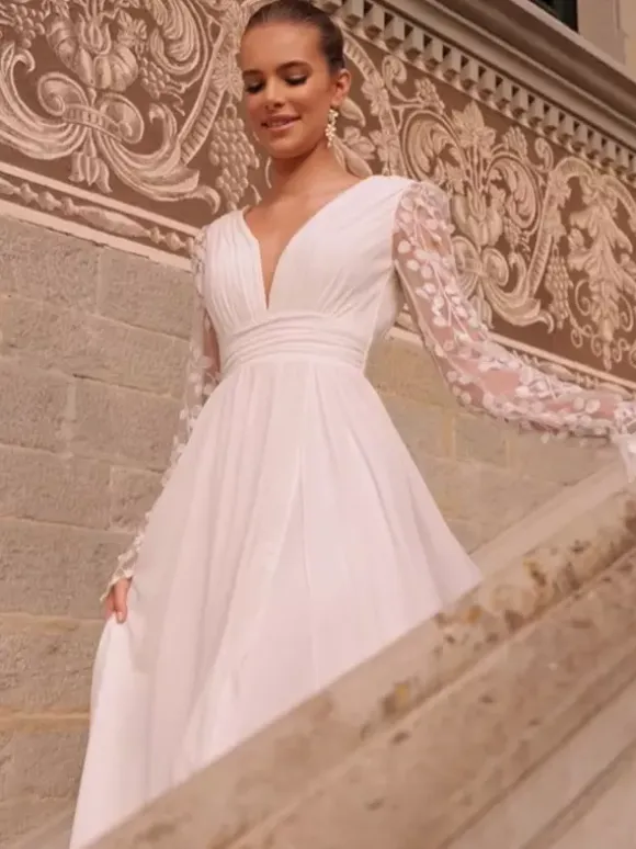 Boho Wedding Dress With Train A-Line Long Sleeves Lace V-Neck Bridal Dresses