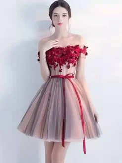 Burgundy Homecoming Dress 2026 Tulle Off The Shoulder Ball Gown Sleeveless Beaded Short Dresses For Prom