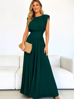 Chic Fitted Emerald Green Gown With Pleated Skirt Perfect For Formal Events