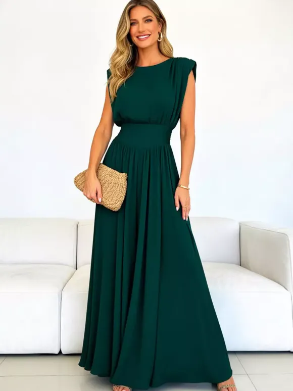 Chic Fitted Emerald Green Gown With Pleated Skirt Perfect For Formal Events