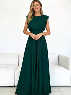 Chic Fitted Emerald Green Gown With Pleated Skirt Perfect For Formal Events