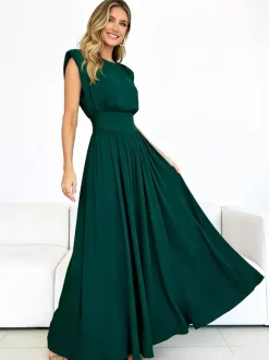 Chic Fitted Emerald Green Gown With Pleated Skirt Perfect For Formal Events