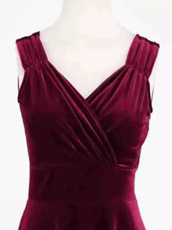 Chic Fitted Burgundy Gown With A Line Skirt Perfect For Evening Events