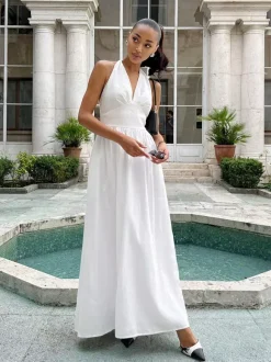 Chic Fitted White Gown With V Neckline Perfect For Summer Events