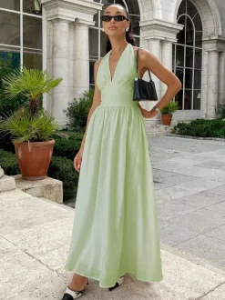 Chic Fitted White Gown With V Neckline Perfect For Summer Events