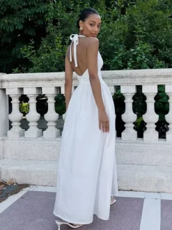 Chic Fitted White Gown With V Neckline Perfect For Summer Events