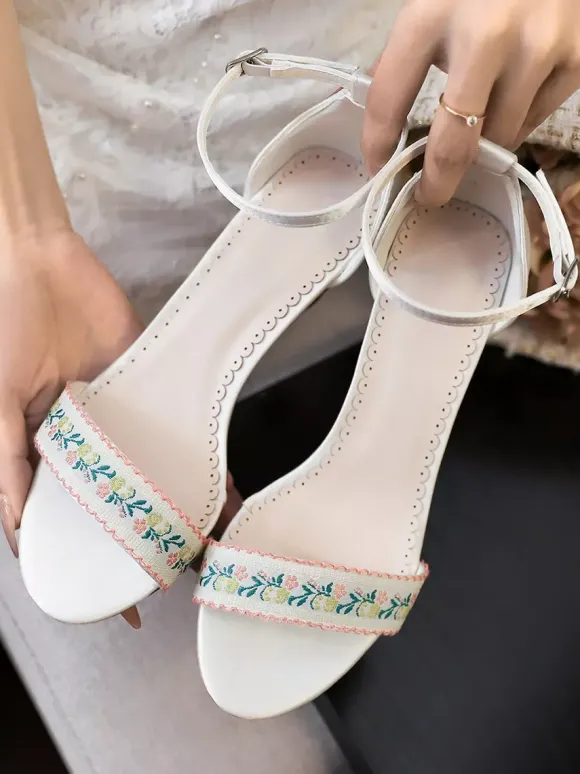 Chunky Heel Bridal Shoes Floral Embroidered Ankle Strap Wedding Shoes