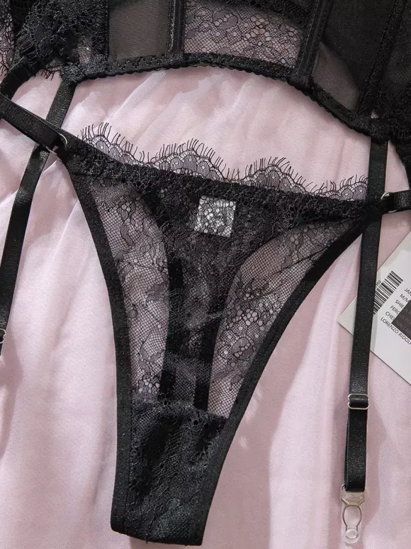 Corsets Burgundy Lace Sexy Lingerie Garter 3-Piece Set