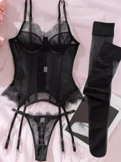 Corsets Burgundy Lace Sexy Lingerie Garter 3-Piece Set