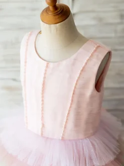 Flower Girl Dresses Rainbow Color Jewel Neck Tulle Sleeveless Knee Length Princess Silhouette Pearls Kids Social Party Dresses