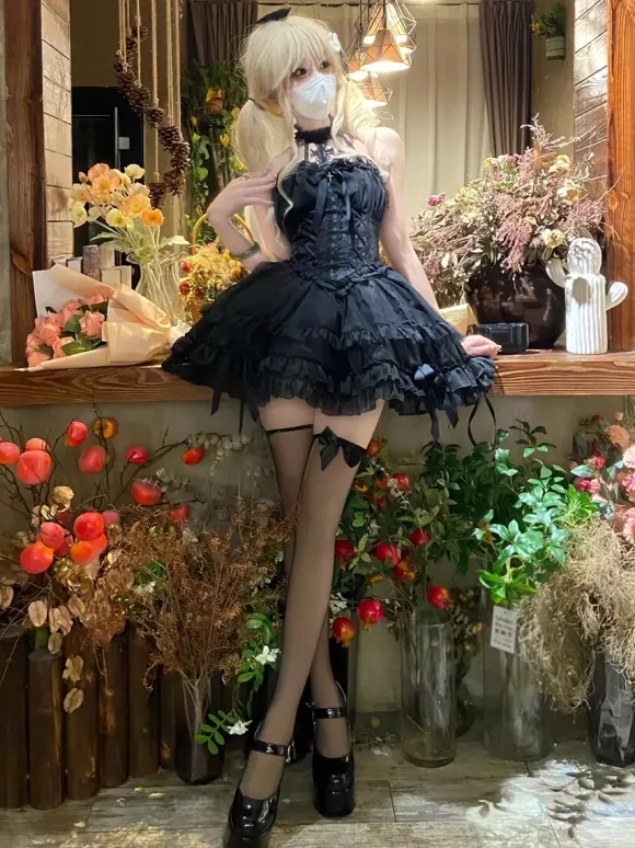 Gothic Black Lolita Dresses Multi Layers Ruffles Halter Gothic Dress