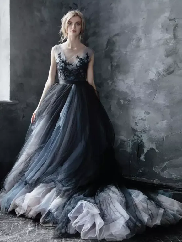 Gothic Black Wedding Dresses A-Line V-Neck Sleeveless Ball Gown Tulle Lace Bridal Gown Free Customization
