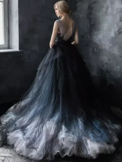 Gothic Black Wedding Dresses A-Line V-Neck Sleeveless Ball Gown Tulle Lace Bridal Gown Free Customization