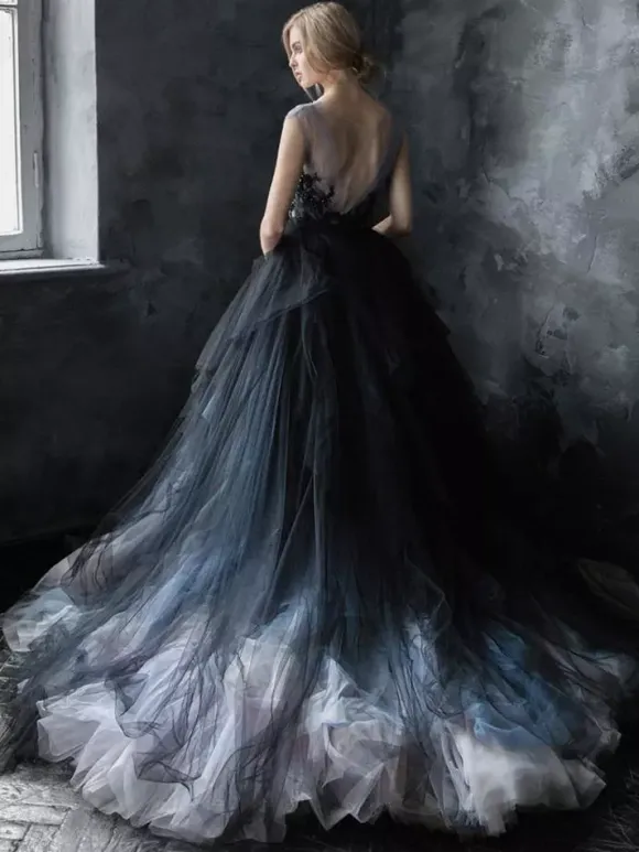 Gothic Black Wedding Dresses A-Line V-Neck Sleeveless Ball Gown Tulle Lace Bridal Gown Free Customization