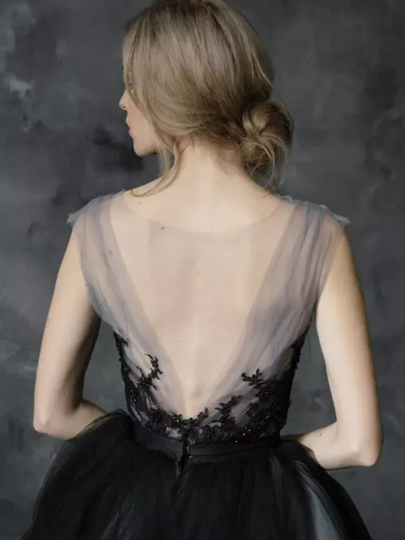 Gothic Black Wedding Dresses A-Line V-Neck Sleeveless Ball Gown Tulle Lace Bridal Gown Free Customization
