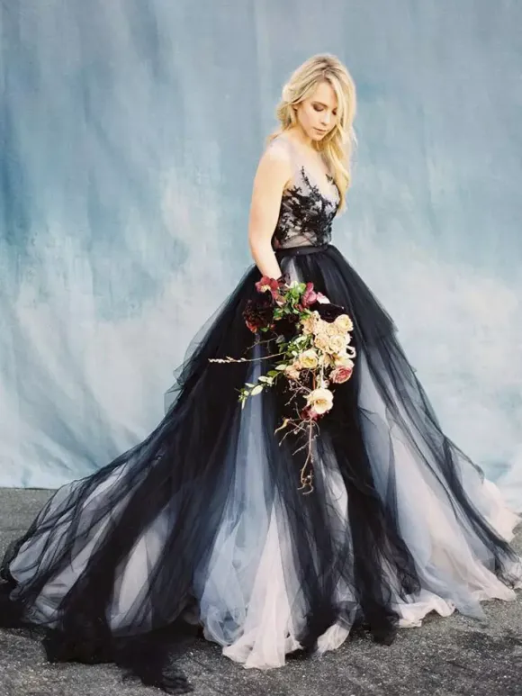Gothic Black Wedding Dresses A-Line V-Neck Sleeveless Ball Gown Tulle Lace Bridal Gown Free Customization