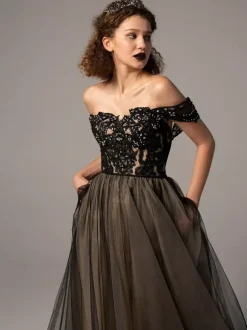 Gothic Black Wedding Dresses A-Line Sleeveless Backless Tull Lace With Train Bridal Gown Free Customization