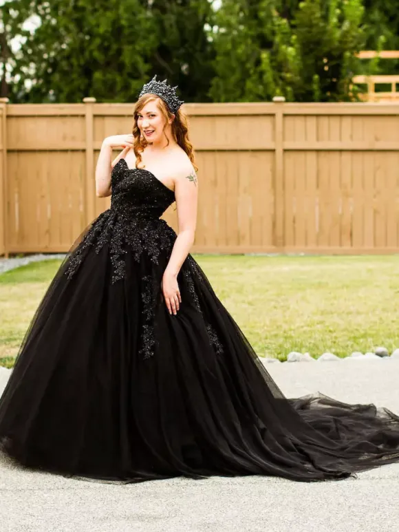 Gothic Black Wedding Dresses A-Line Sleeveless Backless Lace-Up With Train Bridal Dress Free Customization