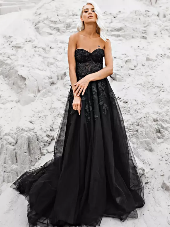 Gothic Black Wedding Dresses A-Line Sleeveless Lace Up Backless With Train Bridal Dress Free Customization