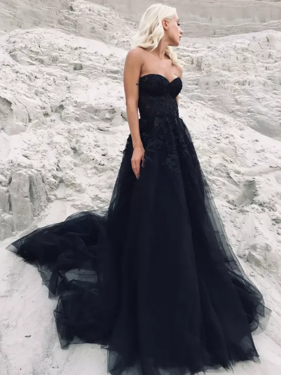 Gothic Black Wedding Dresses A-Line Sleeveless Lace Up Backless With Train Bridal Dress Free Customization