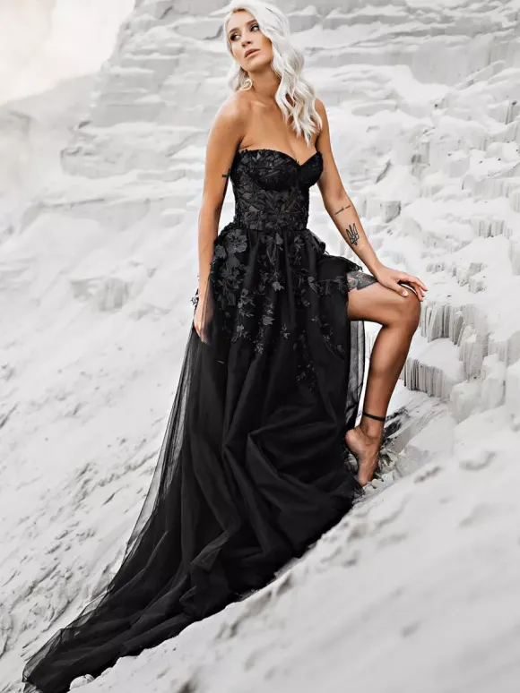 Gothic Black Wedding Dresses A-Line Sleeveless Lace Up Backless With Train Bridal Dress Free Customization