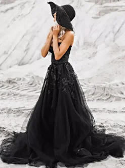 Gothic Black Wedding Dresses A-Line Sleeveless Lace Up Backless With Train Bridal Dress Free Customization