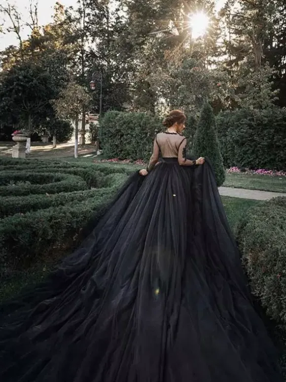 Gothic Black Wedding Dresses Tulle A-Line V-Neck Long Sleeves Backless Lace Royal Train Bridal Gown Free Customization