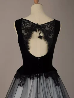 Gothic Black Wedding Dresses A-Line Square Neckline Sleeveless Lace Tulle Velour Floor-Length Bridal Dress Free Customization
