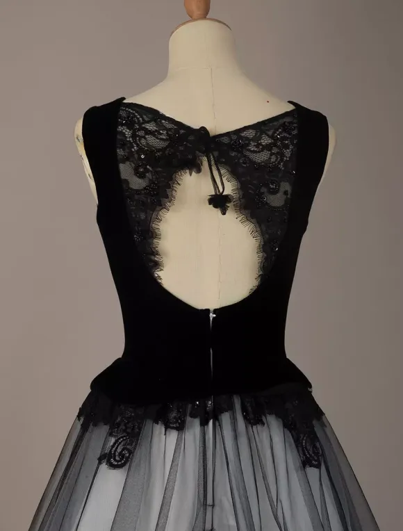 Gothic Black Wedding Dresses A-Line Square Neckline Sleeveless Lace Tulle Velour Floor-Length Bridal Dress Free Customization