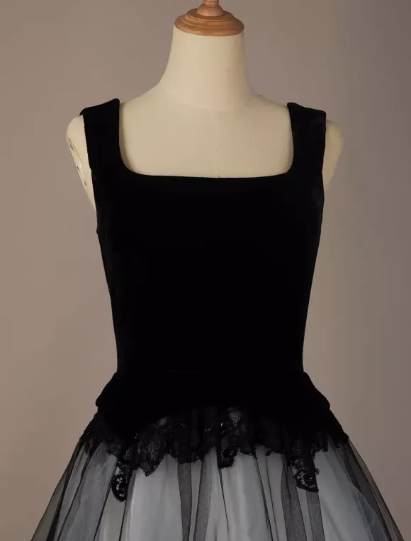 Gothic Black Wedding Dresses A-Line Square Neckline Sleeveless Lace Tulle Velour Floor-Length Bridal Dress Free Customization
