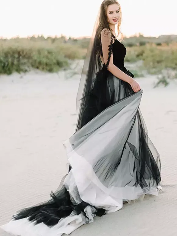 Gothic Black Wedding Dresses A-Line Square Neckline Sleeveless Lace Tulle Velour Floor-Length Bridal Dress Free Customization