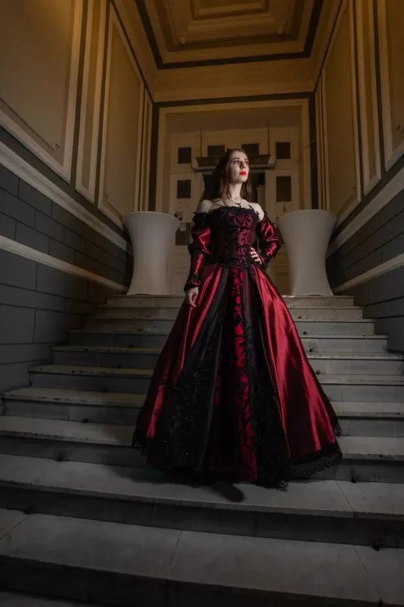 Gothic Wedding Dresses A-Line Long Sleeves Backless Lace With Train Burgundy Bridal Gown Free Customization