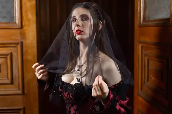 Gothic Wedding Dresses A-Line Long Sleeves Backless Lace With Train Burgundy Bridal Gown Free Customization