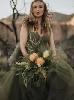 Gothic Wedding Dresses A-Line Sleeveless Tulle Court Train Bridal Gown Free Customization