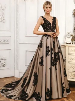 Gothic Wedding Dresses Lace A-Line Sleeveless With Train Bridal Gown Free Customization