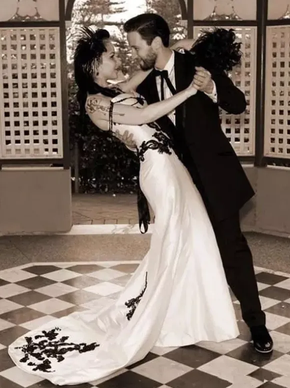 Gothic Wedding Dresses Mermaid Sleeveless Chains Taffeta Court Train Gothic Bridal Dress
