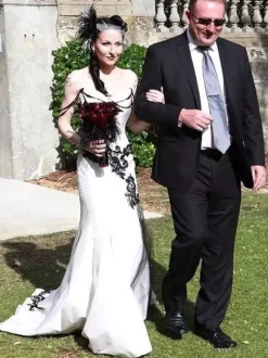 Gothic Wedding Dresses Mermaid Sleeveless Chains Taffeta Court Train Gothic Bridal Dress