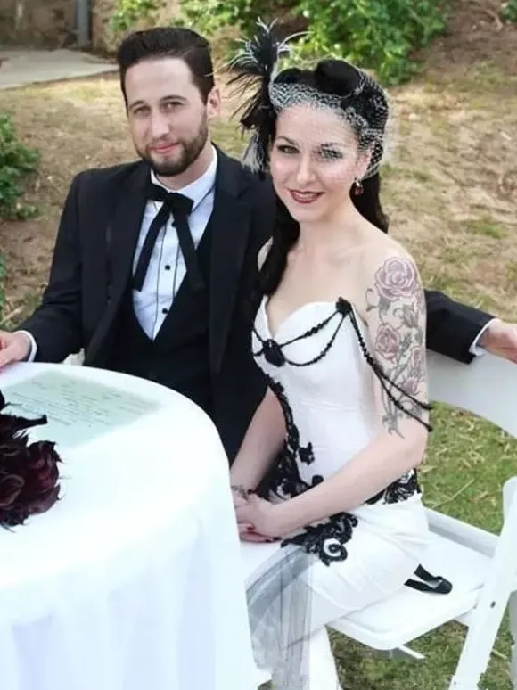 Gothic Wedding Dresses Mermaid Sleeveless Chains Taffeta Court Train Gothic Bridal Dress