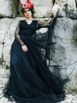 Gothic Black Wedding Dresses A-Line Long Sleeves Backless Lace Up With Train Bridal Gown Free Customization