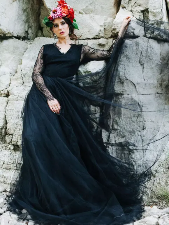Gothic Black Wedding Dresses A-Line Long Sleeves Backless Lace Up With Train Bridal Gown Free Customization