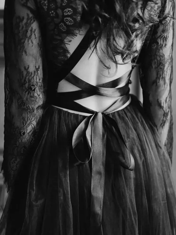 Gothic Black Wedding Dresses A-Line Long Sleeves Backless Lace Up With Train Bridal Gown Free Customization