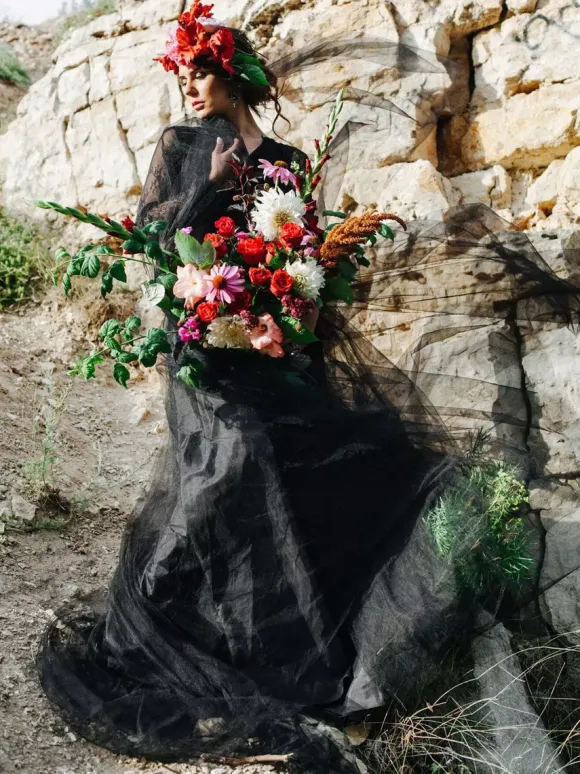 Gothic Black Wedding Dresses A-Line Long Sleeves Backless Lace Up With Train Bridal Gown Free Customization