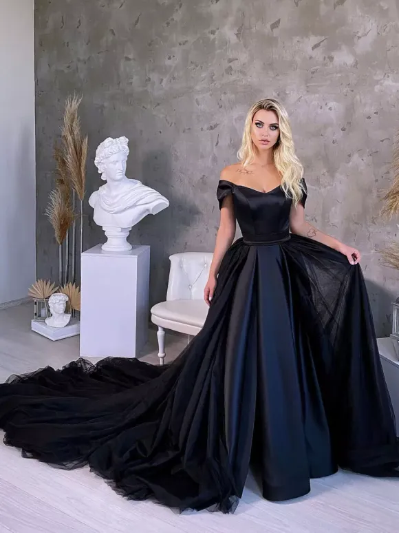 Gothic Black Wedding Dresses A-Line Sleeveless Backless Split Front With Train Gothic Bridal Dress Free Customization