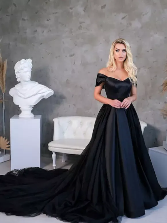 Gothic Black Wedding Dresses A-Line Sleeveless Backless Split Front With Train Gothic Bridal Dress Free Customization