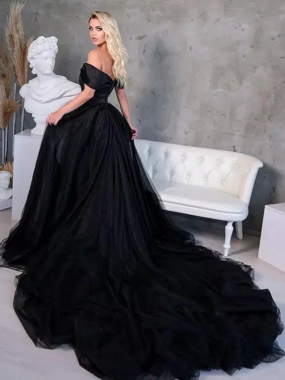 Gothic Black Wedding Dresses A-Line Sleeveless Backless Split Front With Train Gothic Bridal Dress Free Customization