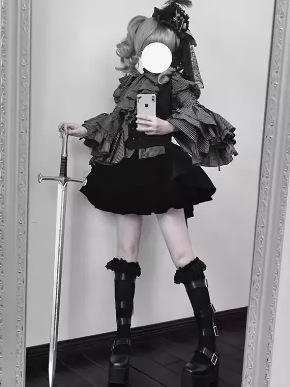 Gothic Lolita Outfits Stripes Ruffles Blouse and Waistcoat and black Skirt three piece suit