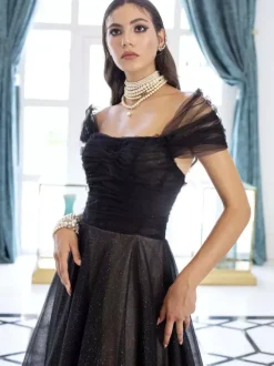 Gothic Wedding Dresses A-Line Short Sleeves Tulle Floor-Length Bridal Dress Free Customization
